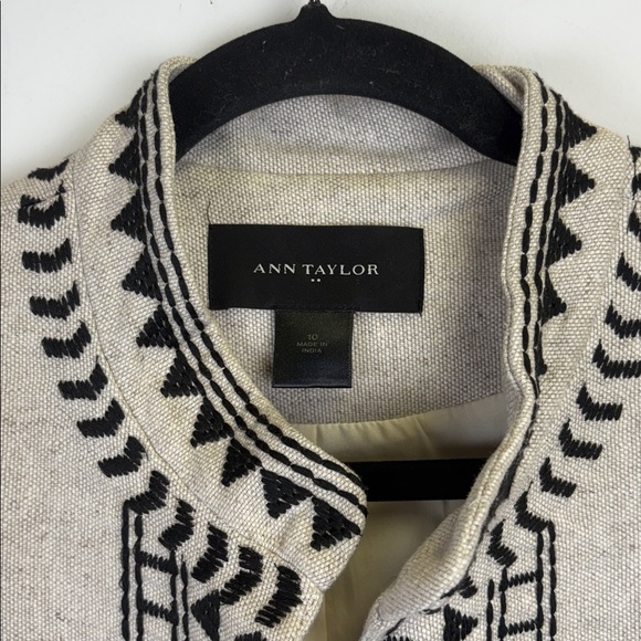 Ann Taylor Linen Blend Open front Blazer Jacket Aztec Embroidered Size 10 - Picture 2 of 9